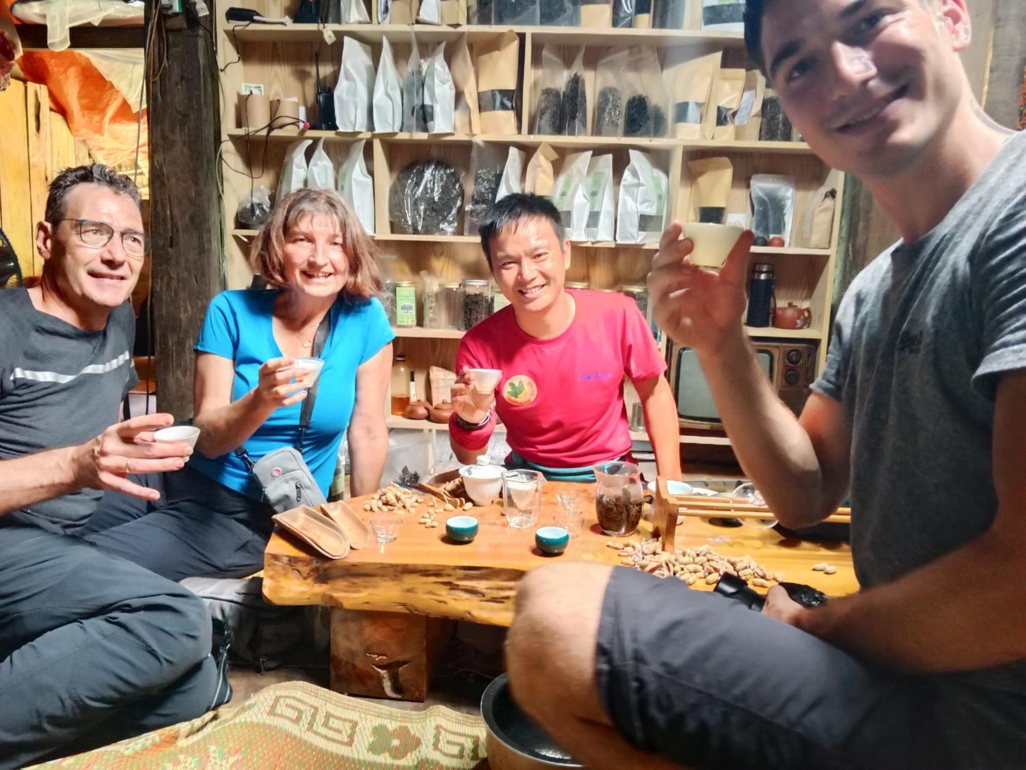 Ha Giang Yolo House And Loop Tours Hotel Bagian luar foto